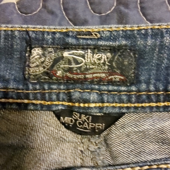 Suki Mid Capris - Picture 3 of 5